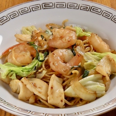 【旨み凝縮】海鮮焼きそば◆魚介の風味が食欲をそそる一皿。妥協のない新鮮な海の幸を贅沢に使用！の写真