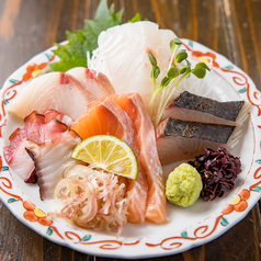 市場直送の鮮魚と自家製おでんを堪能の写真