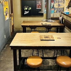 ゆったり6人掛けのテーブル席。会社のお仲間やご家族と。