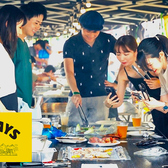 飲み物や食べ物の持ち込みOKです！コースや飲み放題をご予約し手ぶらでのご来店も可能です！BBQに必要な備品や調味料などは一式揃えておりますのでお気軽にご来店ください♪