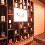熊本の地酒や人気の銘柄酒などが並んでおります。お好みのお酒と料理を一緒にお楽しみください♪