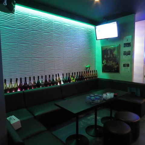 酒好き全員集合！13:00～翌6:00まで営業♪飲み放題あり！ダーツやカラオケも楽しめる