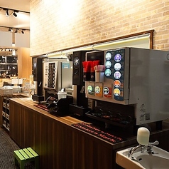 《老若男女が使いやすい》店内にドリンクバーを完備！