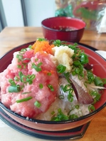 おまかせ地魚海鮮丼