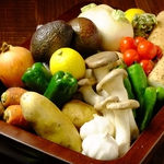 野菜も常に旬を意識したものばかり。鉄板で焼く野菜もお肉同様食べたい一品！