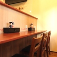 キッチンに近いカウンター席で、おにぎりが握られる様子を間近で見られる特等席です♪お一人様でも寂しくない、スタッフとの会話も楽しめるお席です◎