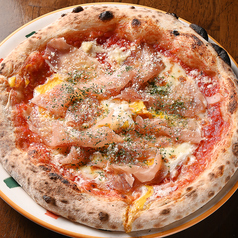 レンガ造りの石窯で仕立てる本格ピッツァ