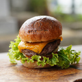 料理メニュー写真&nbsp;チーズバーガー
