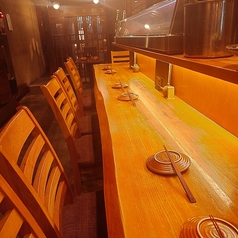 新鮮な食材が調理されていくのを目の前で見られる特等席！