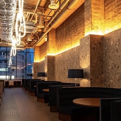 ムード感のあるテーブル席は4名様~6名様まで座れます。お仲間同士でお食事だけでも大丈夫ですのでお気軽にお越しください☆最大40名様まで座れますので団体予約の場合にはリクエスト予約にてお願い致します。