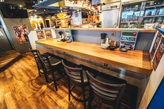 1名様でも気軽に座れるカウンター席★目の前にスタッフもいるのですぐ注文、馴染みのスタッフとも喋れますよ！