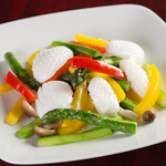 サラダや前菜も豊富！女性にも喜ばれます♪