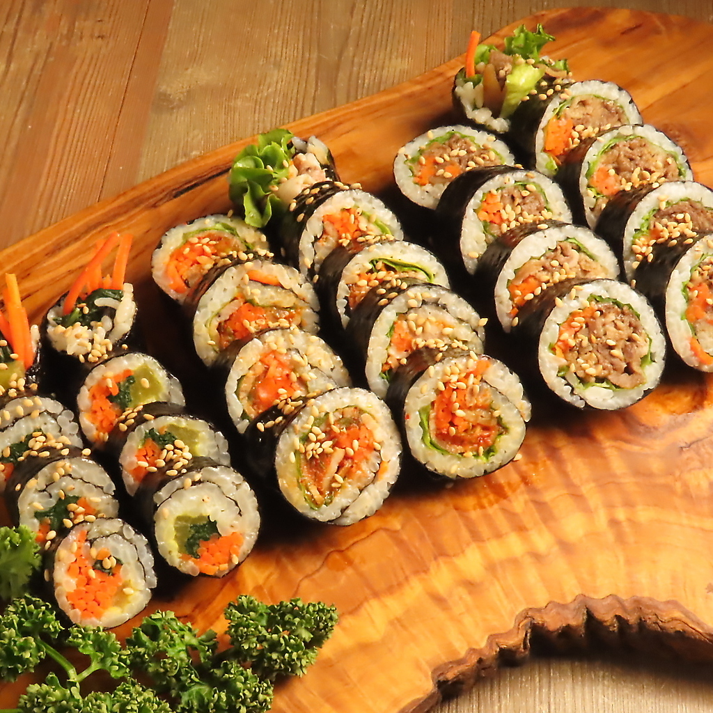 みんなでシェアできる、プルコギキンパ900円(税込)やサムギョプサルキンパ950円(税込)がございます！