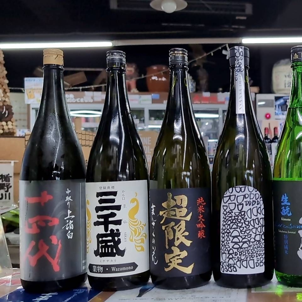 料理を最大限楽しむため全国の日本酒を多数取り揃え。普段飲めない1本との出会いもお楽しみください
