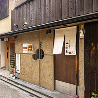 先斗町の情緒に浸る隠れ家。歌舞練場前の路地に佇む名店