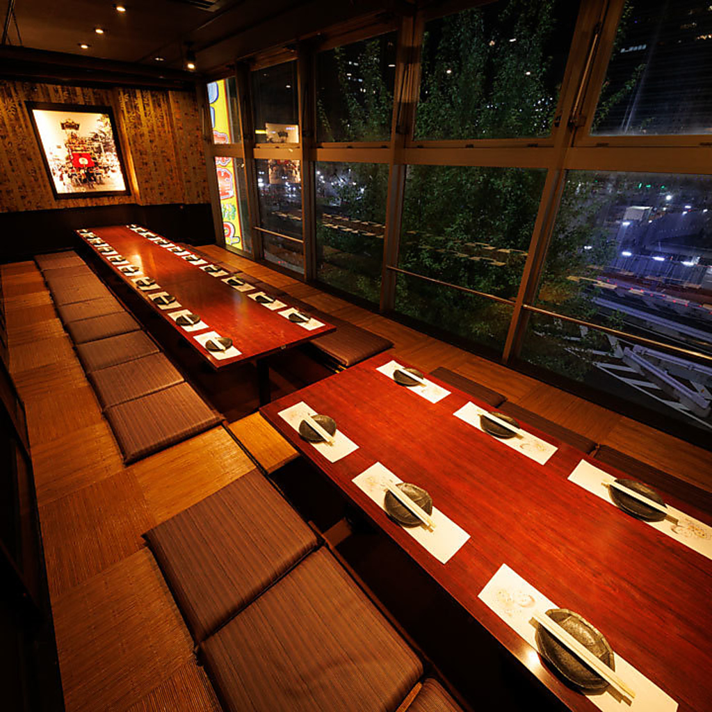 大人数の宴会に！広々空間で一体感のあるひとときを