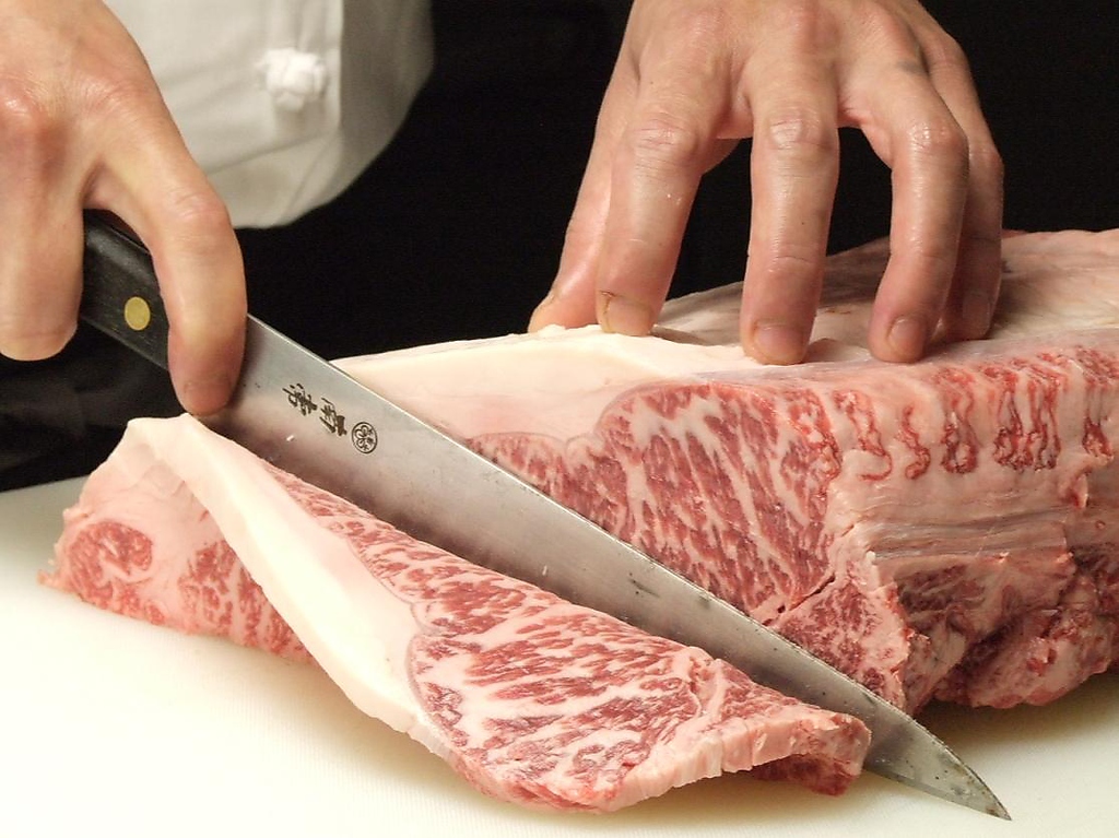 広島牛を中心に、黒毛和牛を一頭買い！だから旨い肉をリーズナブルに堪能できます。