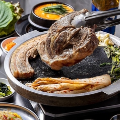 ◆名物　モクサル＆ヤンコプチャン　（豚肩ロースと牛ホルモンの韓国式焼肉）◆