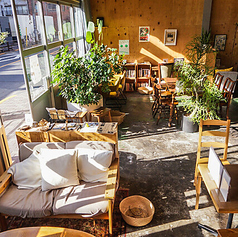 4名掛けのソファー席が1席あります。