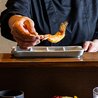 揚げたての最高潮をその手に。目の前で提供する贅沢時間