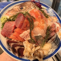 贅沢なフードメニューとドリンクメニューをご賞味あれ！