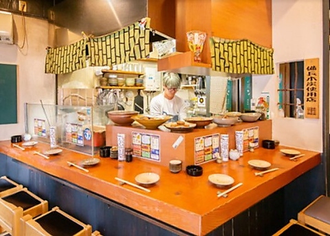 優しい店主が一人で切り盛りする「ぐぅたらしゃん」は美味しい酒と肴が楽しめる。