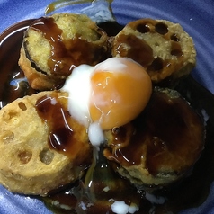 茄子と蓮根の挟み揚げ　温玉のせ