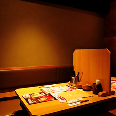 同僚や友人と♪周りを気にせずお寛ぎください☆ご宴会や記念日、デート、女子会などのプライベートなど、落ち着いた空間で優雅なひと時を♪ぜひ体感していただき、最高のお時間をお過ごしくだしさい☆こだわりの逸品が楽しめる飲み放題付コースをご用意しておりますので、併せてご利用くださいませ。