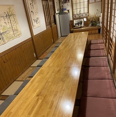 広々とした個室は10名～30名様までご利用可能です。大人数の宴会やパーティーに最適な空間で、楽しいひとときをお過ごしいただけます。