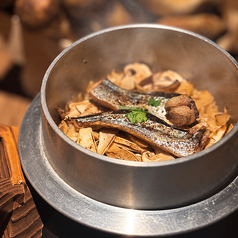 炙り秋刀魚と松茸の釜飯