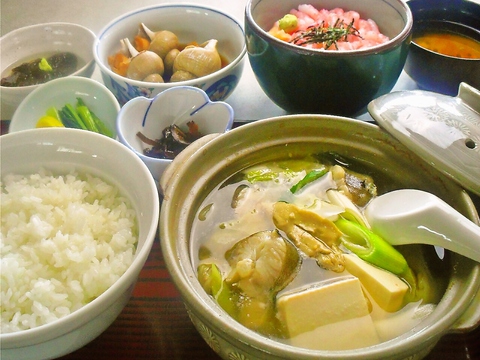 新鮮な魚介を使った寿司の定食や一品料理その他豊富なメニューが味わえる。