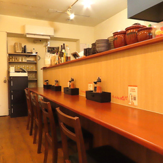 おひとり様でもお友達とでもご利用いただけるカウンター席です。ゆったりくつろげるカウンターで今日の〆をどうぞ。