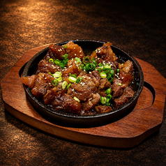 〈名物〉牛すじ煮込み / Simmered Beef Tendon Stew