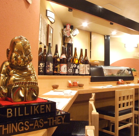銀座の家庭的な雰囲気あふれるお店でお寿司と季節のお料理をお楽しみ下さい。