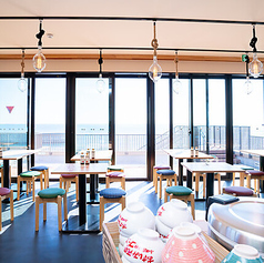 【テーブル席：6名ボックス席×3卓】