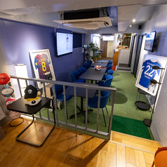 15名様程度の少人数から最大30名様の立食パーティーまで、お店を丸ごと貸切可能です。マイクやモニターなどの設備も自由にお使いいただけるので、団体様でのイベントにぜひ。