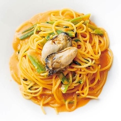 牡蠣とほうれん草のオマールクリームソースパスタ