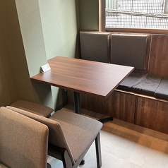2名から4名テーブル席です。団体様、貸切等も承ります