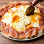 半熟卵と生ハムのビスマルクロッソ