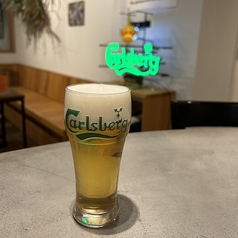 お洒落なネオン管が灯るカウンター！