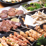 職人が一本ずつ焼き上げる多彩な創作串の数々。素材の旨味を閉じ込めた珠玉の味を大切な方と囲む幸せ