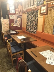 片側ベンチソファのテーブル席、4名がけ×3