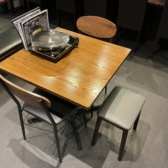 2名席。飲みなら最大4名様まで対応可能