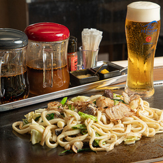 ホルモン焼きうどん 六の特集写真