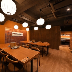 【2階テーブル4名席】つなげて団体様でのご利用も可能♪