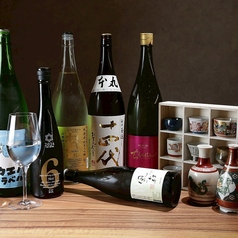 自慢の料理には厳選した30種類以上の日本酒とご一緒に◎