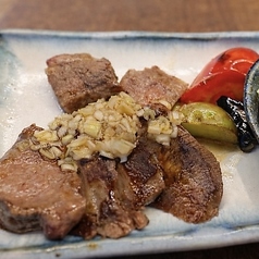 ネギ塩ダレの牛タンステーキ