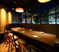 大きな窓辺のテーブル個室。6名～10名様位に最適