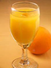 Pompelmo　グレープフルーツジュース／Mela　リンゴジュース／Arancia　オレンジジュース