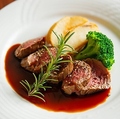 料理メニュー写真 赤ワインソースの牛ハラミ肉ステーキ